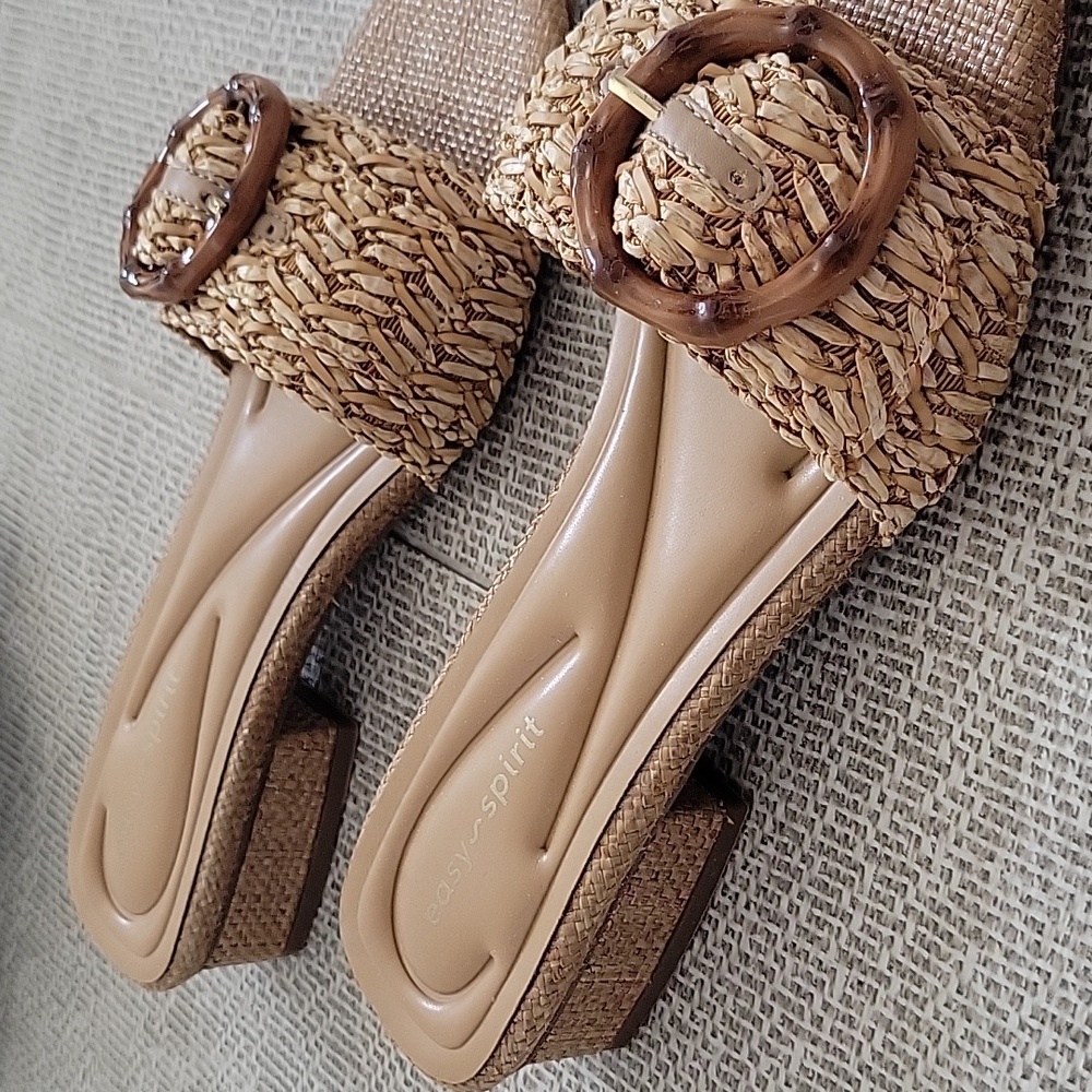 Woven Sandal size 6